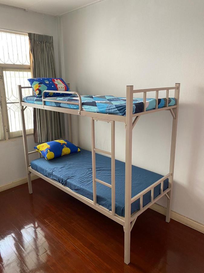 Sura Hostel Bangkok Near Mrt Phra Ram 9 Kültér fotó