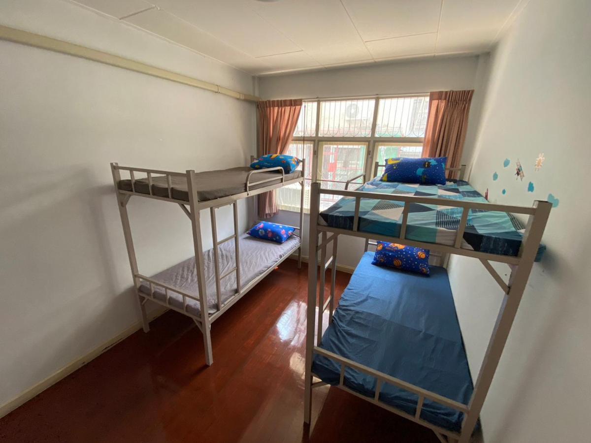 Sura Hostel Bangkok Near Mrt Phra Ram 9 Kültér fotó