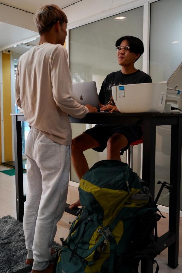 Sura Hostel Bangkok Near Mrt Phra Ram 9 Kültér fotó