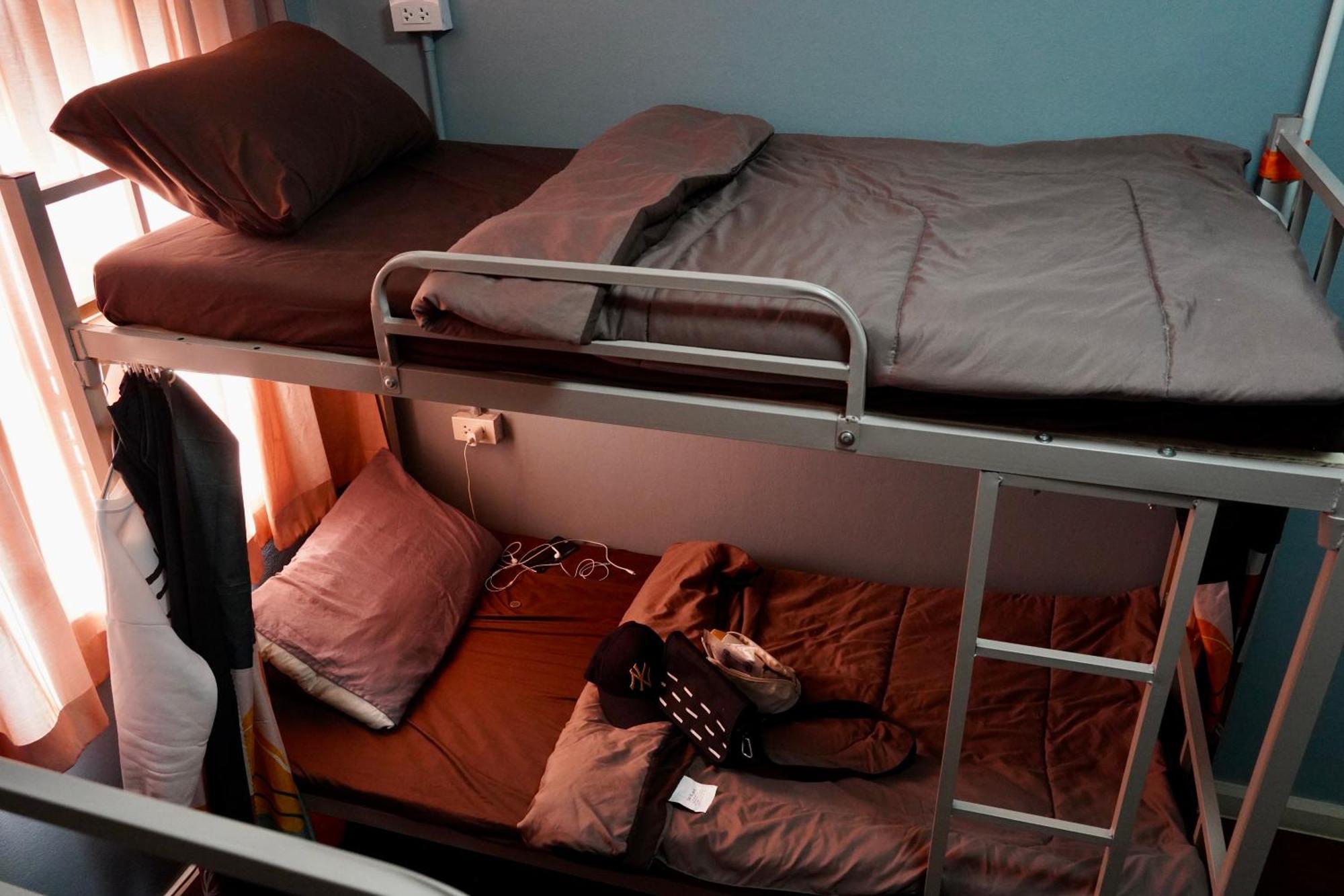 Sura Hostel Bangkok Near Mrt Phra Ram 9 Kültér fotó