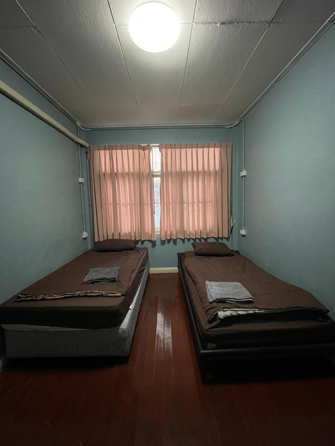 Sura Hostel Bangkok Near Mrt Phra Ram 9 Kültér fotó
