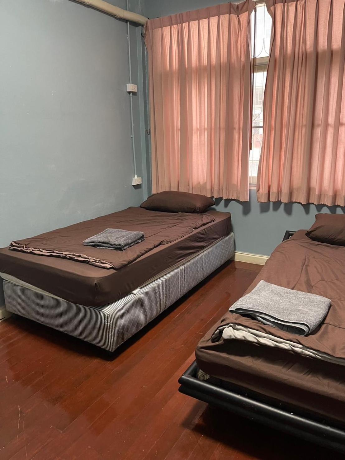 Sura Hostel Bangkok Near Mrt Phra Ram 9 Kültér fotó