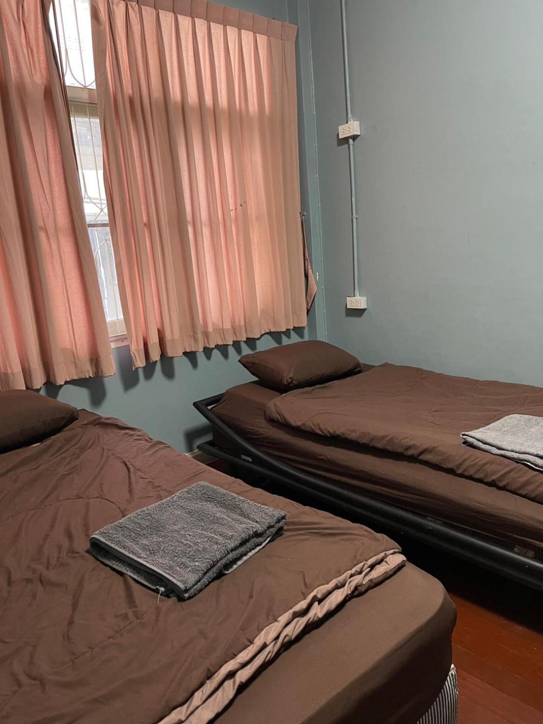 Sura Hostel Bangkok Near Mrt Phra Ram 9 Kültér fotó